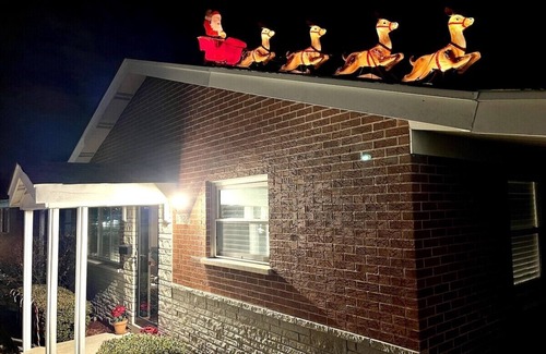 Tower Grove South House | XMAS 365 - KING BED - Family Friendly