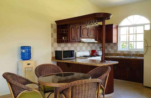 Urbanizacion Tavarez Villa | XXL guest-friendly complex, 14 bedrooms, 3 pools, sport courts, near beach/clubs