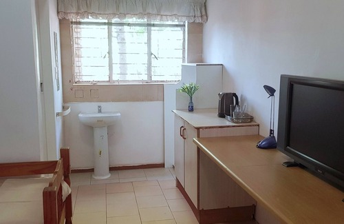 Pretoria House | XYZ GUEST HOUSE-Twin Bed Room