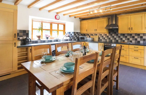 Tan-y-groes Cottage | Y BWTHYN, pet friendly, character holiday cottage in Llangrannog
