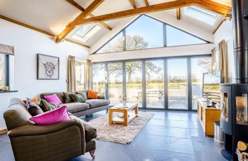 Llandissilio West House | Y Glowty Newydd - Uk31701