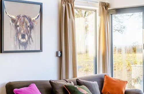 Llandissilio West House | Y Glowty Newydd - Uk31701