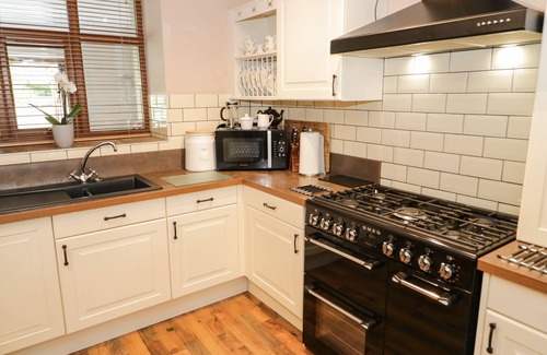 Rowen House | Y GORLAN, pet friendly, character holiday cottage in Conwy