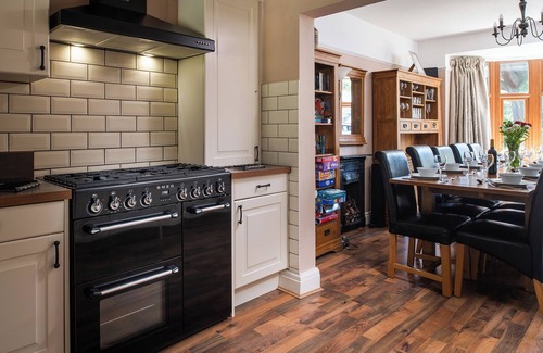 Rowen House | Y GORLAN, pet friendly, character holiday cottage in Conwy