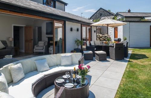 Rowen House | Y Gorlan - Snowdonia luxury house Carneddau mountain views