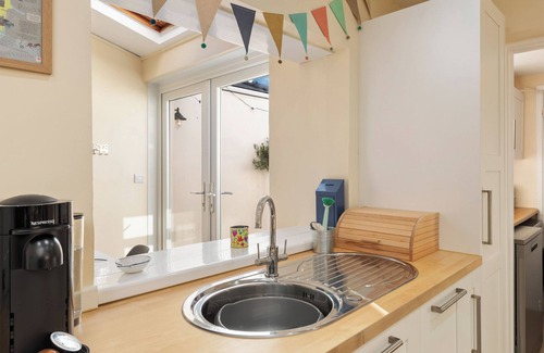 New Quay Cottage | Y Tŷ Glas is a charming terraced cottage in New Quay.