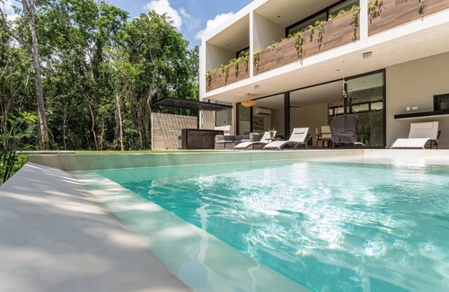 Xpu-Ha Villa | YaaX Jungle Villa Oasis: With BeachClub Access