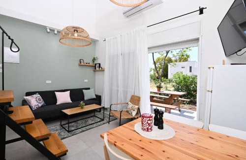 Emek Izrael House | YalaRent Valley view Boutique cottages with Pool