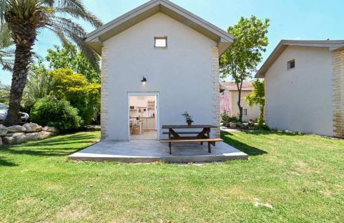 Emek Izrael House | YalaRent Valley view Boutique cottages with Pool