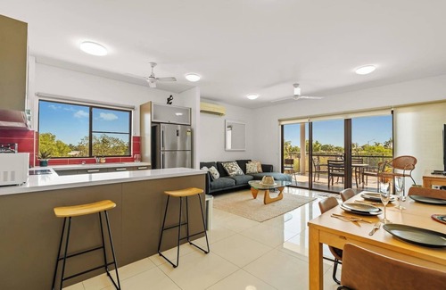 Rapid Creek Apartment | Yanti at Nightcliff: Foreshore ~ Pool ~ Shops/Cafe