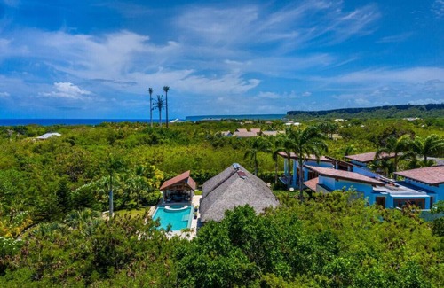 Yarary - Cap Cana Villa | Yarari 17: Private sanctuary near golf course w/staff, pool & Jacuzzi