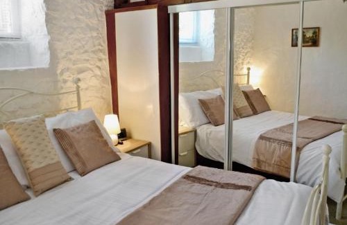 Axminster House | Yarde cottage rural Devon Dog friendly