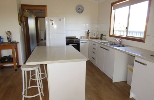 Dalrymple House | Yaringa - Close to beach, Off Peak Special!