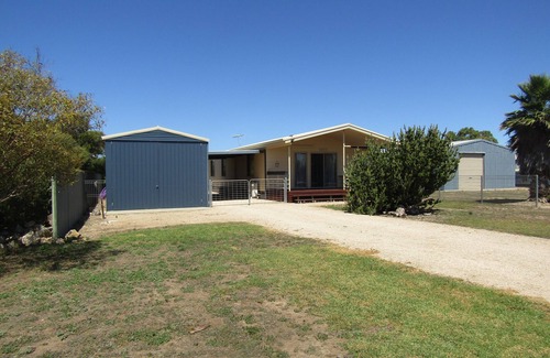 Dalrymple House | Yaringa - Close to beach, Off Peak Special!