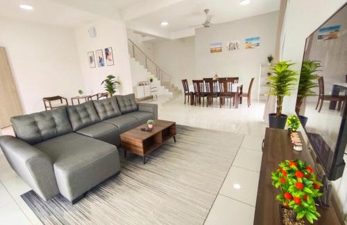 Bandar Mutiara House | Yarra Park, Up to 10 Pax, 5 Bedrooms, 4 Bathrooms, 2 Car Parks by Star Home