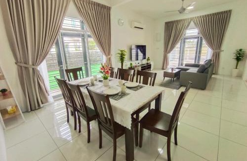 Bandar Mutiara House | Yarra Park, Up to 10 Pax, 5 Bedrooms, 4 Bathrooms, 2 Car Parks by Star Home