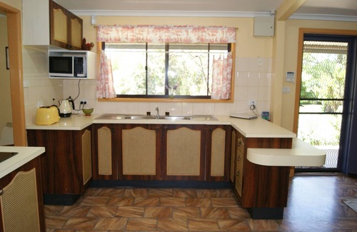 Lidster Cottage | " Yarrindi " Garden Cottage