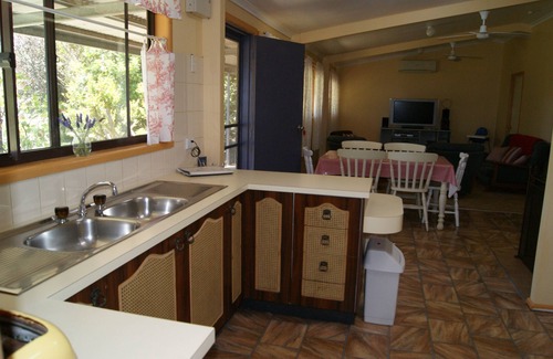 Lidster Cottage | " Yarrindi " Garden Cottage