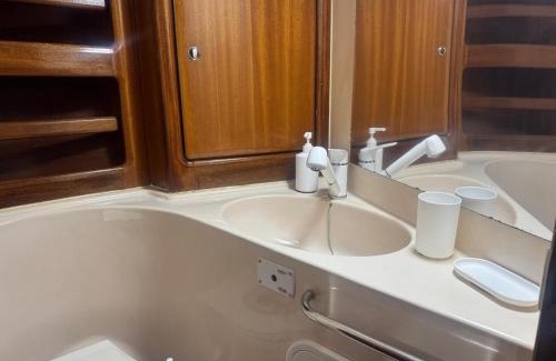 Lomo Quiebre Boat Rental | Yate Rock & Roll