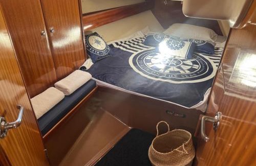 Lomo Quiebre Boat Rental | Yate Rock & Roll