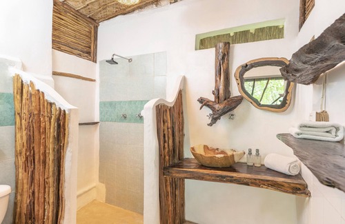 Zona Hotelera Cabin | Yaxchen Tulum Cabañas & Cenote