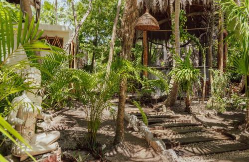 Zona Hotelera Cabin | Yaxchen Tulum Cabañas & Cenote