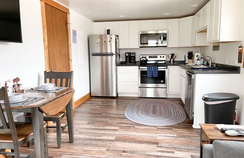 Gardiner Apartment | YEAR ROUND, a Cozy Studio for 2, Overlooking the Historic Yellowstone Arch