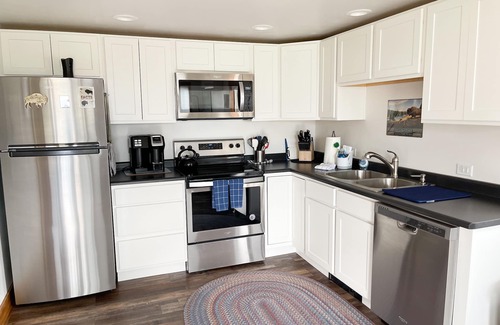 Gardiner Apartment | YEAR ROUND, a Cozy Studio for 2, Overlooking the Historic Yellowstone Arch