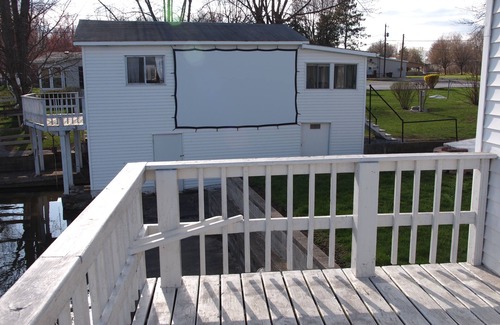 Monticello House | Year round Lake home w/wonderful frontage, nice yard w/fire pit, home theatre