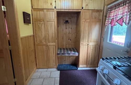 Lincoln House | Year-Round Lakefront Family Retreat with Private Waterfront and Treehousen