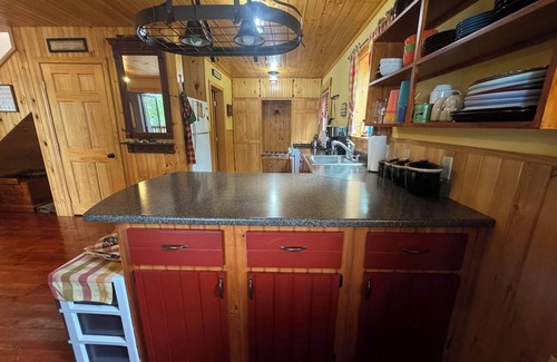 Lincoln House | Year-Round Lakefront Family Retreat with Private Waterfront and Treehousen