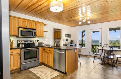 Ranger Cabin | Year Round Mtn View + EV Charger + Hot Tub + Firepit