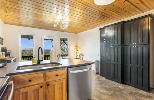 Ranger Cabin | Year Round Mtn View + EV Charger + Hot Tub + Firepit