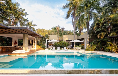 Anapoima House | Yeguas Z77 by Wynwood House