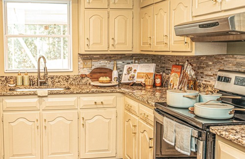 Fairburn House | Yellow Door Ranch Near Atlanta International Airport