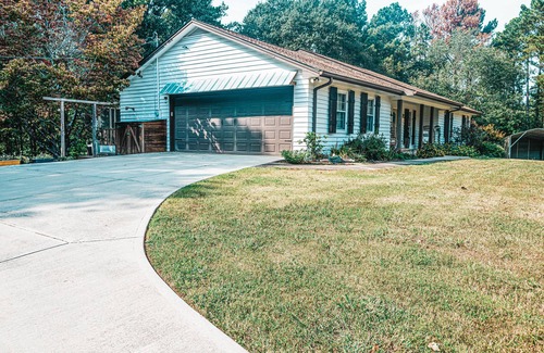 Fairburn House | Yellow Door Ranch Near Atlanta International Airport