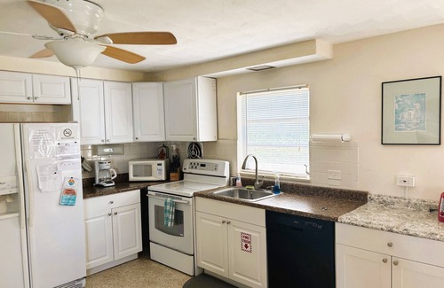 Little Venice House | Yellow Fin Ocean front Breezes (M#11)