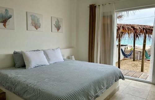 Puerto Villamil Villa | Yellow Heron House