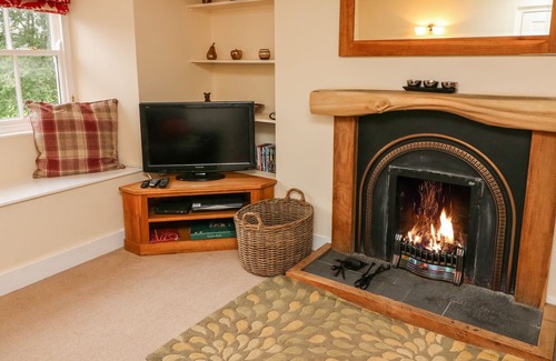 Ravenglass Cottage | YEW TREE COTTAGE, family friendly, with open fire in Eskdale Green