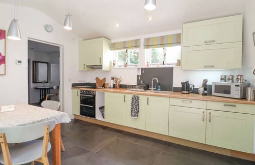 Woodbridge Cottage | YEW TREE FARM STABLE, WORLINGWORTH, pet friendly in Framlingham