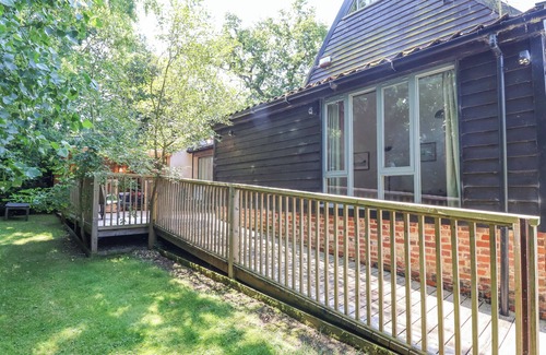 Woodbridge Cottage | YEW TREE FARM STABLE, WORLINGWORTH, pet friendly in Framlingham