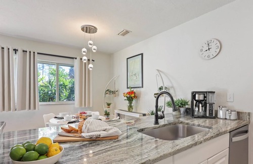 Gainesville Condo | Ying Yang Suite | King Bed - Zen Condo