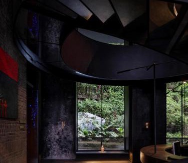 Yuzhong Hotel | YOLO Eling Art Museum Hotel