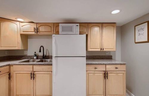 Congress Park Apartment | York by Modern Midstay/3 Blocks to Cheesman #NYB