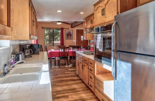 Yosemite West House | Yosemite Aviary and Quail Within Yosemite - 2 Separate Family Units Welcoming Up To 14 Guests