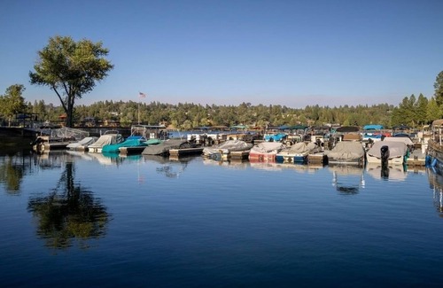 Groveland Cabin | Yosemite Basecamp - Yosemite Basecamp is a Gorgeous Pet-friendly Home Near the Pristine Pine Mountain Lake Golf Course by Redawning