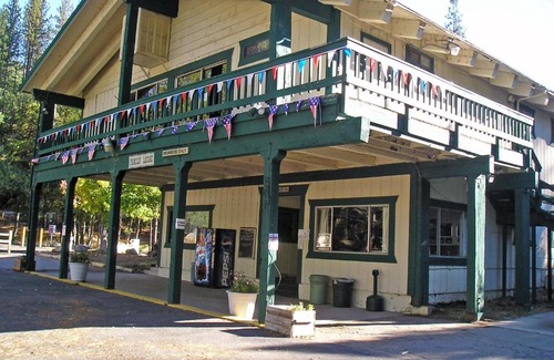 Harden Flat Resort | Yosemite Lakes Cabin 39