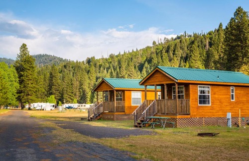 Harden Flat Resort | Yosemite Lakes Cabin 39