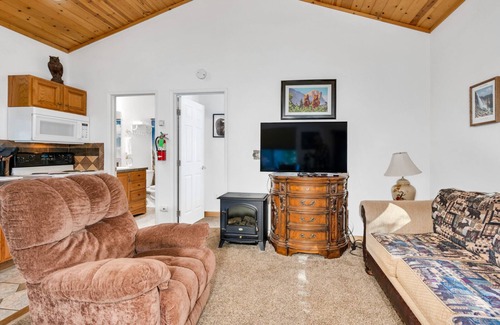 Yosemite West Cabin | Yosemite Woods - Charming Upper Unit in Ynp!