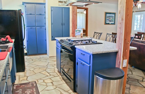 Yellville Cabin | You choose: Getaway, Gateway, or Both!